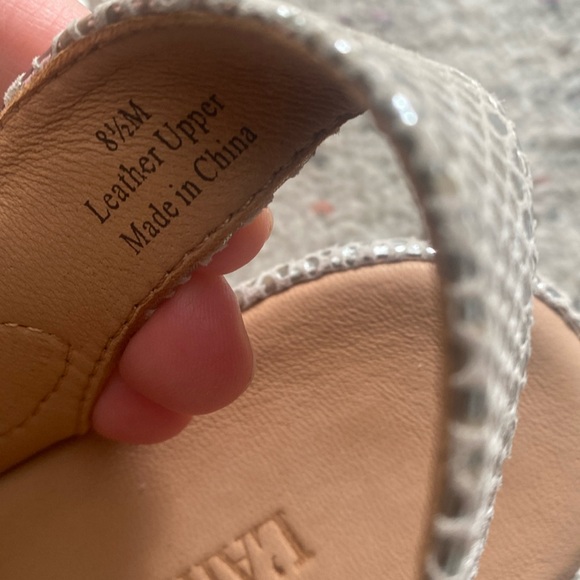 L’Amour des pieds Abrilla Slingback Platform 
Silver/ gold snake print  size 8.5 - Picture 3 of 7